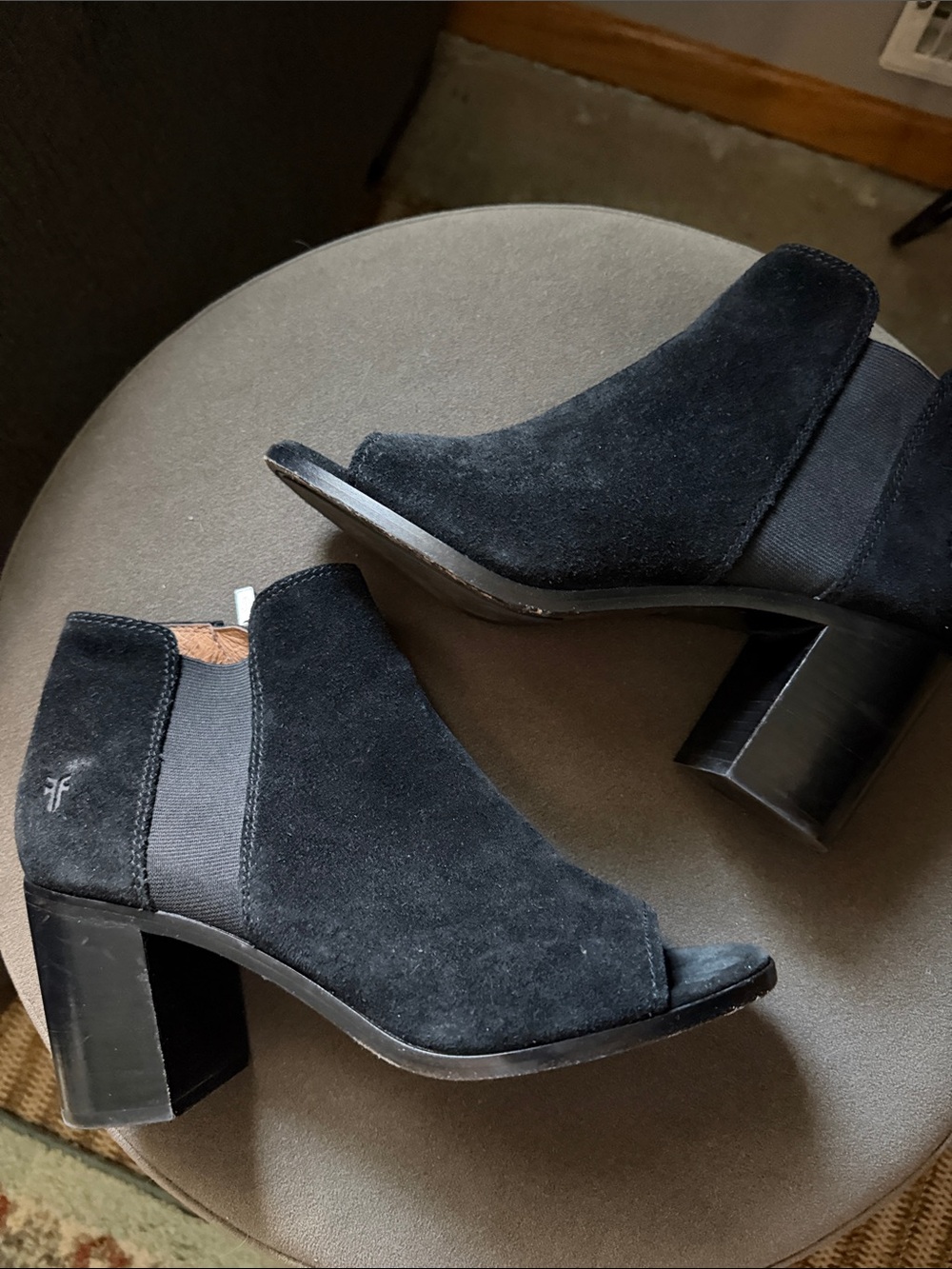 Frye Danica Chelsea Black Suede Peep-Toe Booties Womens 8.5 Fall Block Heel - Picture 6 of 10